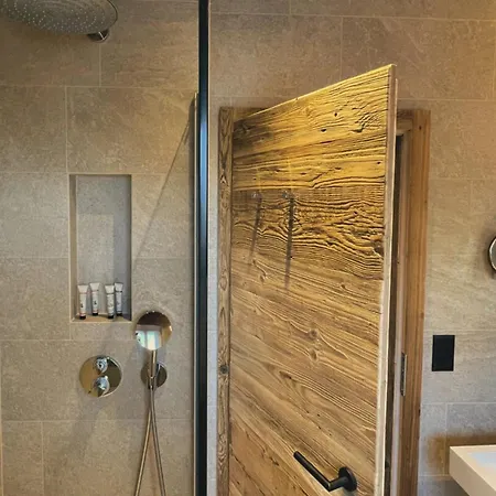 Boutique Art De Vivre & 4* Κρανς Μοντάνα