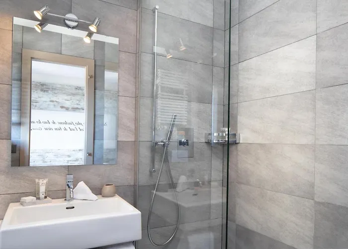 Boutique Art De Vivre & Κρανς Μοντάνα