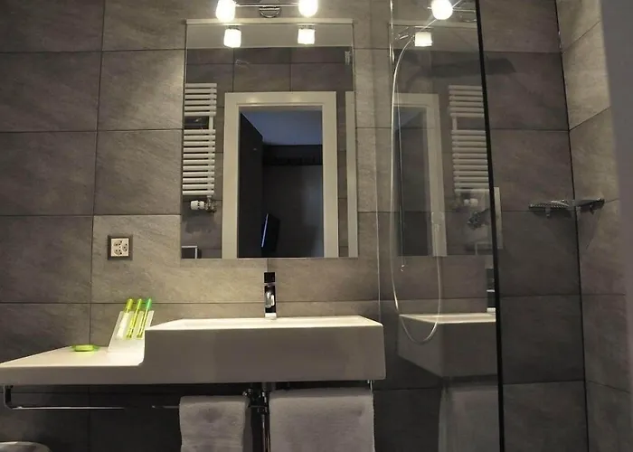 Boutique Art De Vivre & 4*