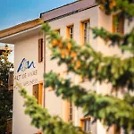 Boutique Art De Vivre & 4*